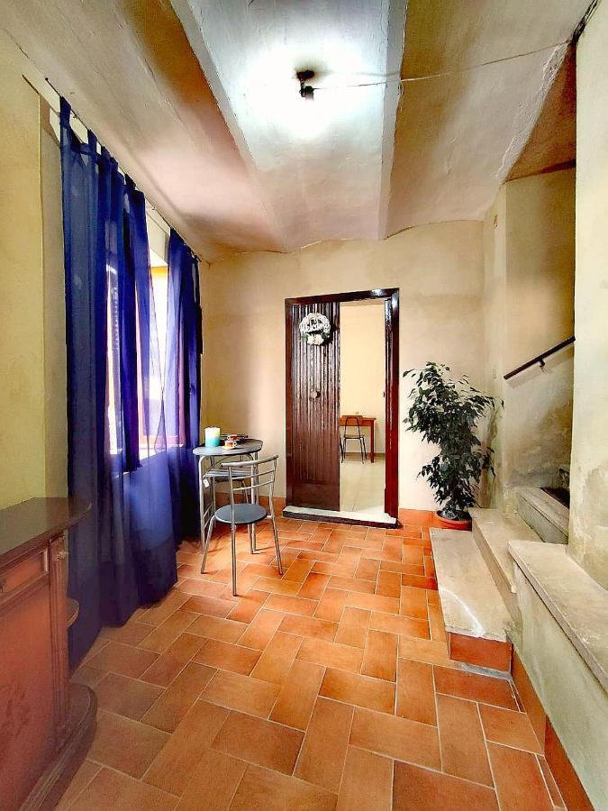 La Casa In Piazza Apartamento Toffia Exterior foto
