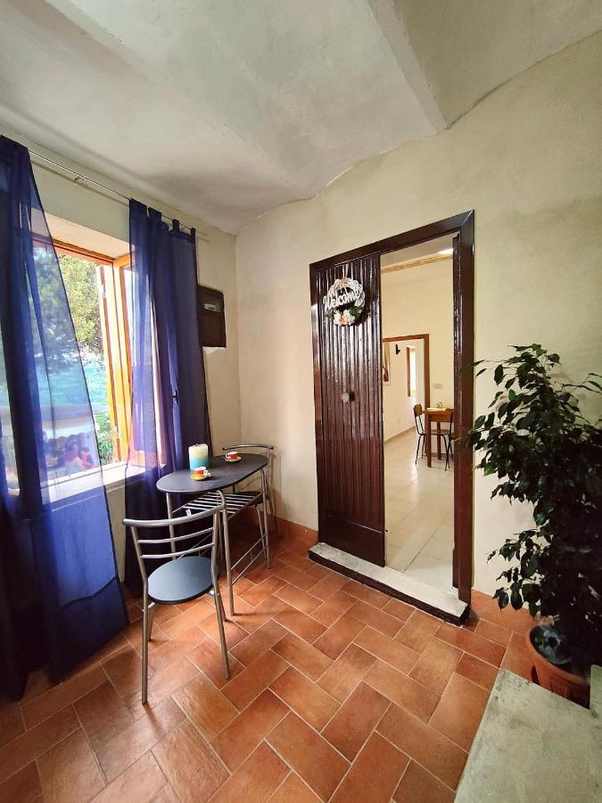 La Casa In Piazza Apartamento Toffia Exterior foto