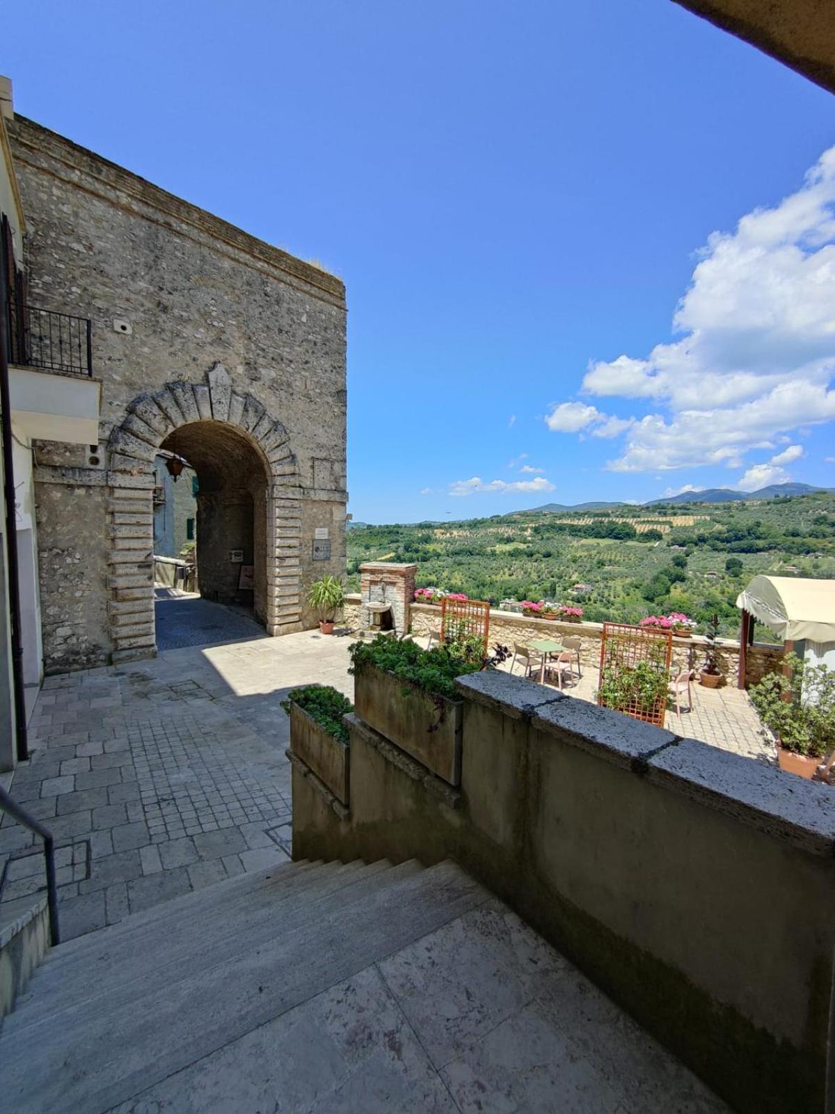 La Casa In Piazza Apartamento Toffia Exterior foto