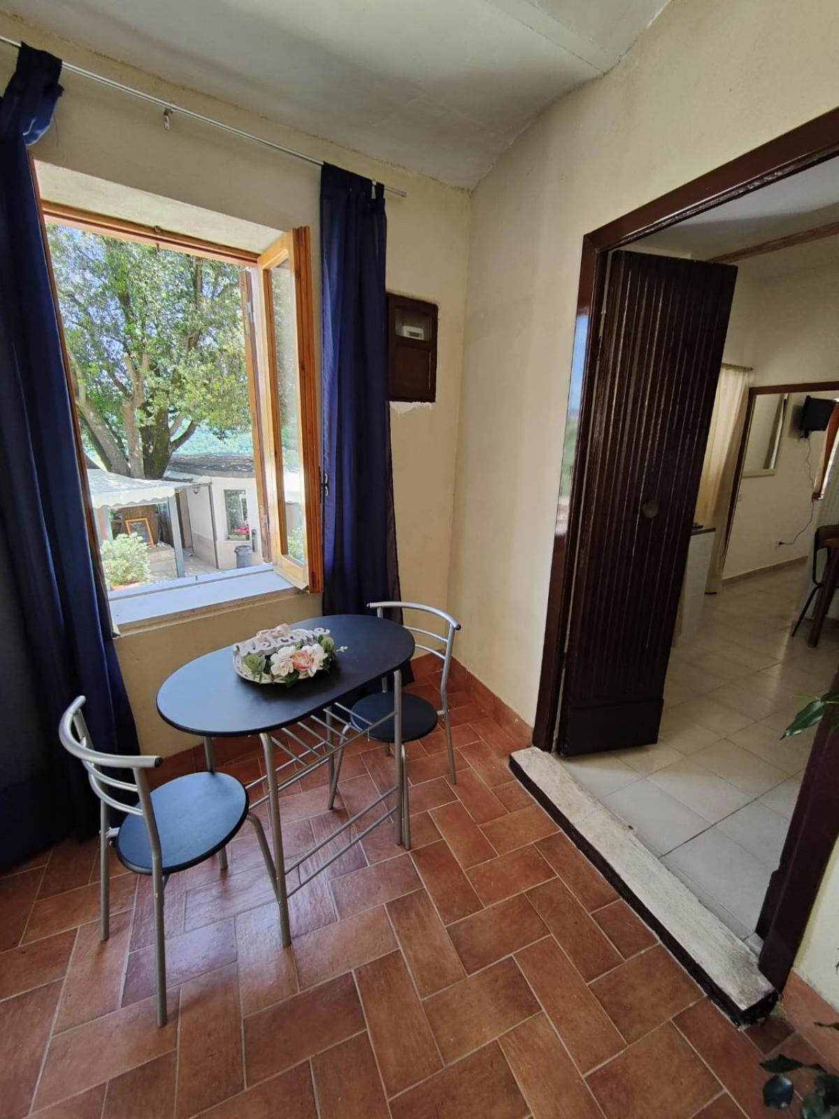 La Casa In Piazza Apartamento Toffia Exterior foto
