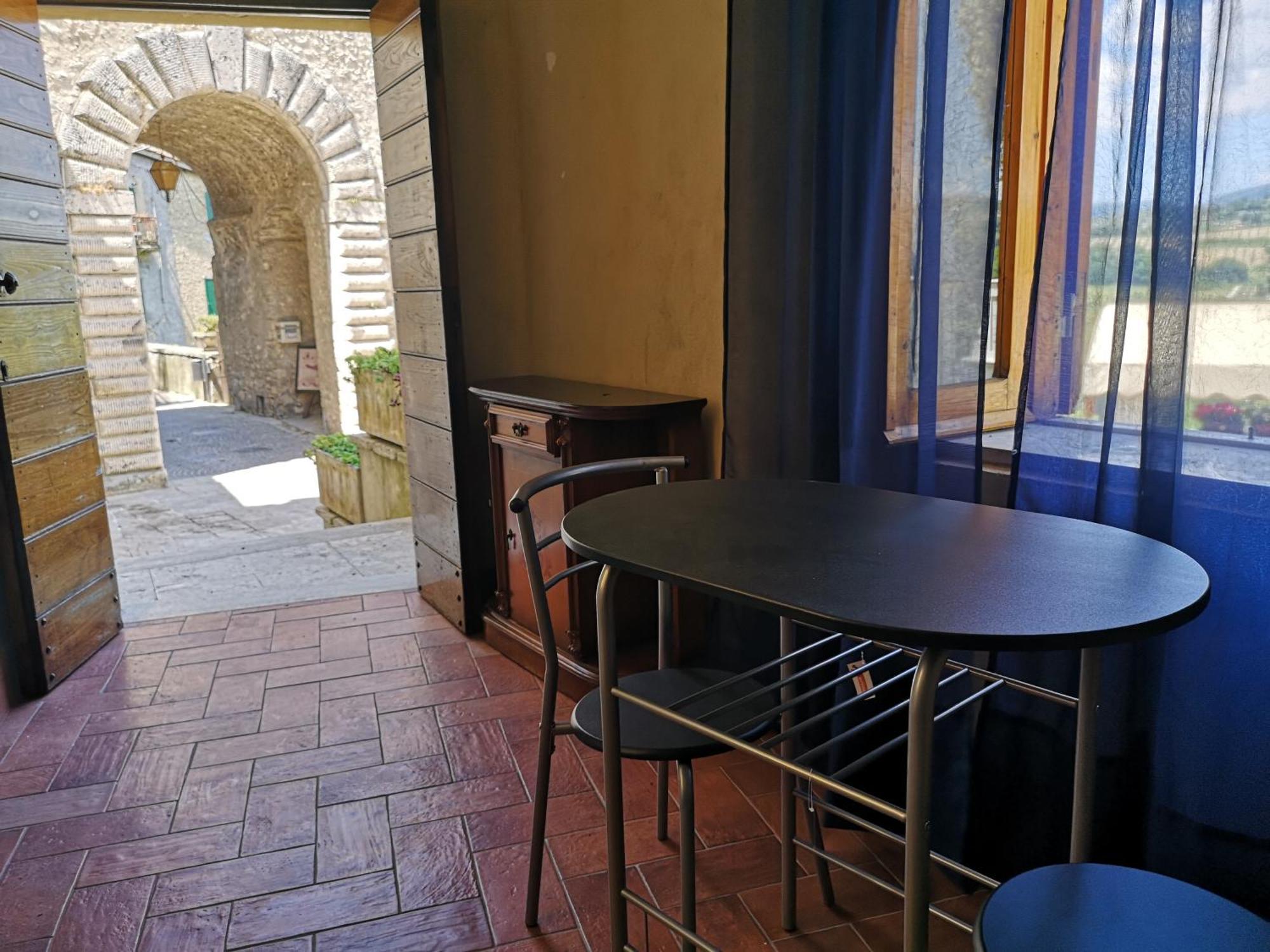 La Casa In Piazza Apartamento Toffia Exterior foto